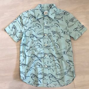Gap Kids. Short sleeve button shirt - shark print